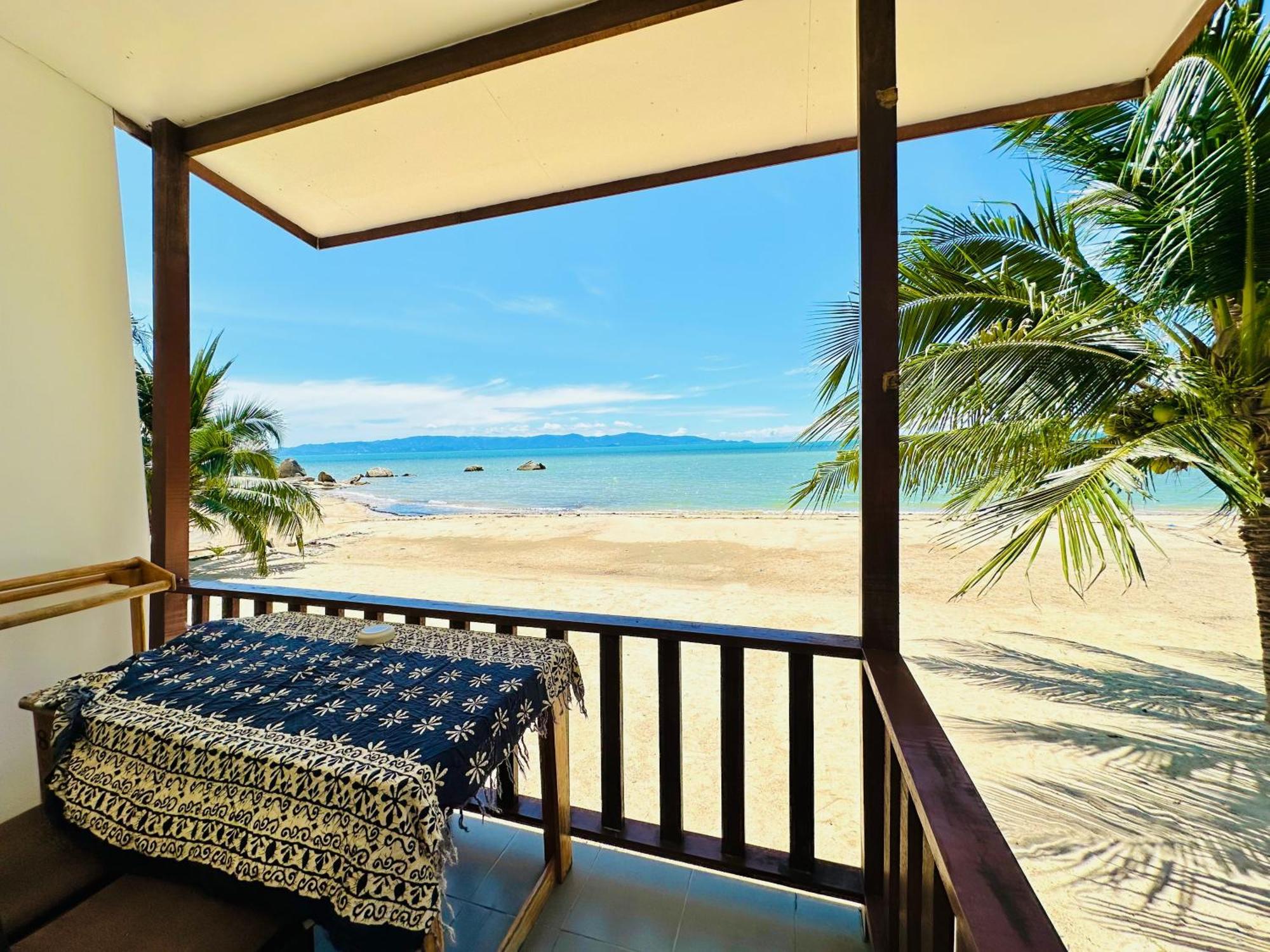 The Scenery Beach Resort Baan Khai Exteriör bild