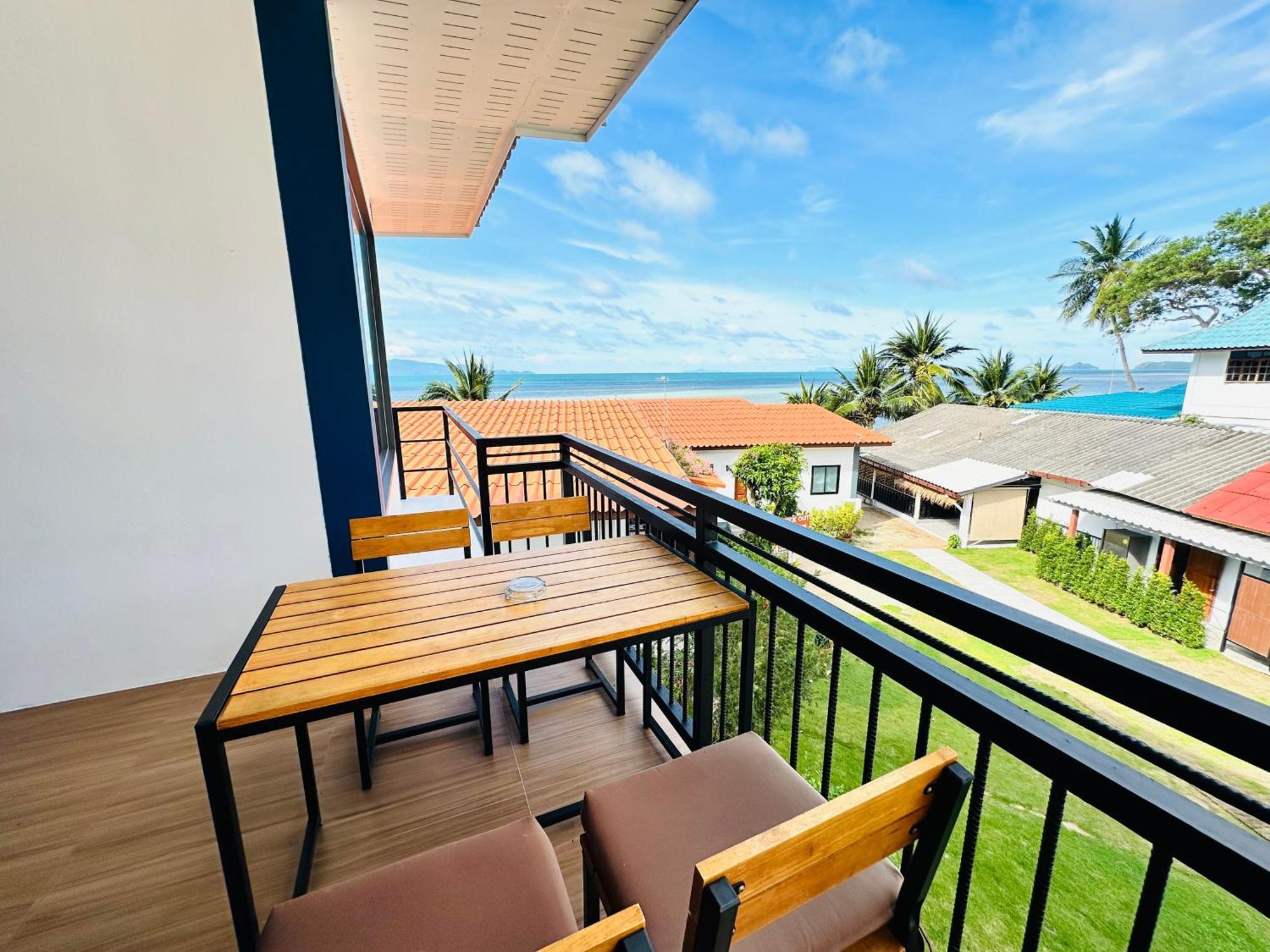 The Scenery Beach Resort Baan Khai Exteriör bild