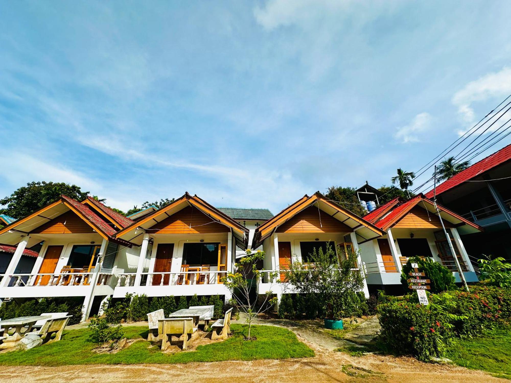 The Scenery Beach Resort Baan Khai Exteriör bild